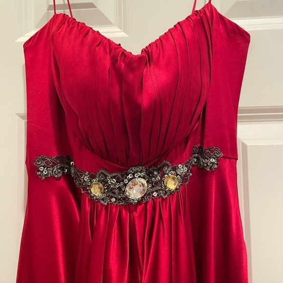 Formal gown​ - Picture 2 of 7